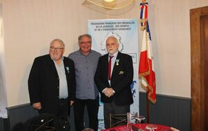 Périgueux -  remise de médailles à trois membres de la Société de tir du Périgord.